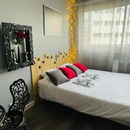 Orphelin Avec Balnéo Proche Centre *