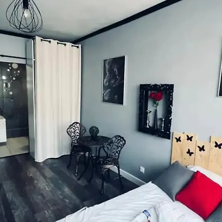 Orphelin Avec Balneo Proche Centre